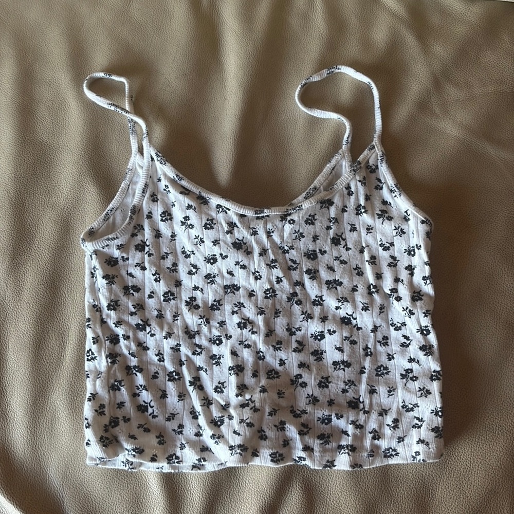 BRANDY MELVILLE FLORAL CROPPED TANK TOP